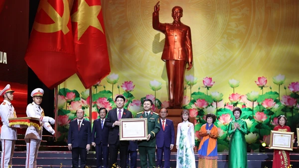 Chủ tịch nước Lương Cường trao danh hiệu Anh hùng lao động tặng Công ty Viettel Campuchia.