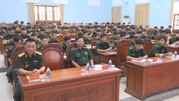 Đại biểu tham dự lớp tập huấn kỹ năng ứng phó tác nhân phóng xạ, hóa học.