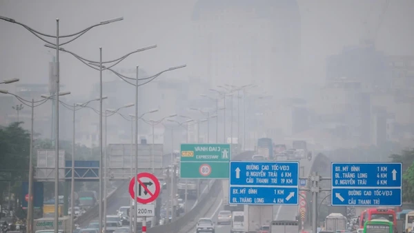 Giao thông được xác định là một nguồn phát thải lớn gây ô nhiễm môi trường không khí.