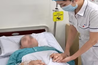 Bệnh nhân nam 34 tuổi nhập viện trong tình trạng nguy kịch do nhiễm khuẩn huyết nặng.