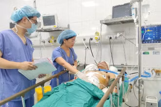 Bệnh nhân được phẫu thuật cấp cứu trong đêm.