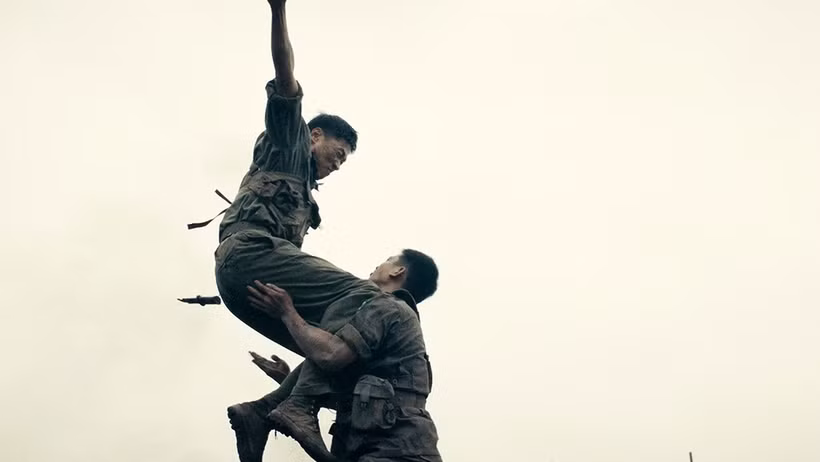 Cảnh trong phim "Mưa đỏ". (Ảnh: Galaxy Studio)