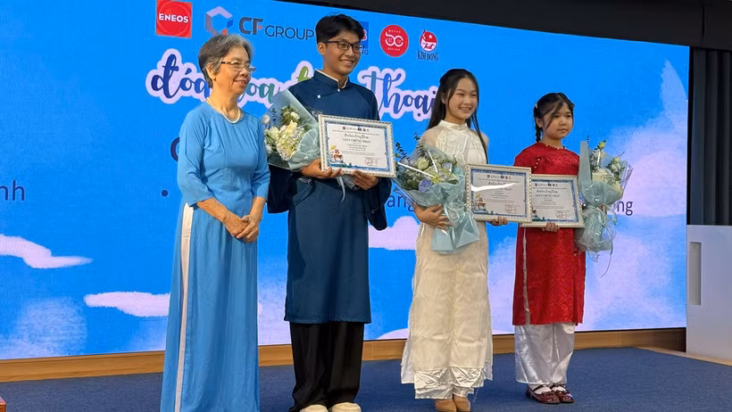 Các tác giả đoạt giải cao của cuộc thi. (Ảnh: Ban tổ chức)
