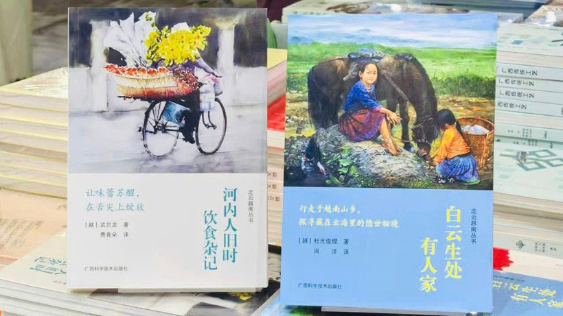 Bìa cuốn sách được chuyển ngữ sang tiếng Trung. (Ảnh: Chi books)
