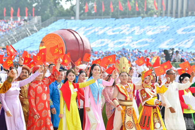 Các nghệ sĩ diễu hành trong Lễ kỷ niệm 80 năm Quốc khánh 2/9. (Ảnh: DUY LINH)