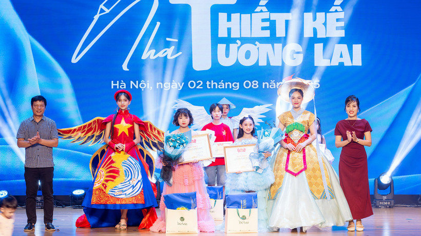 Các mẫu thiết kế của hai quán quân trong cuộc thi. (Ảnh: Ban tổ chức)