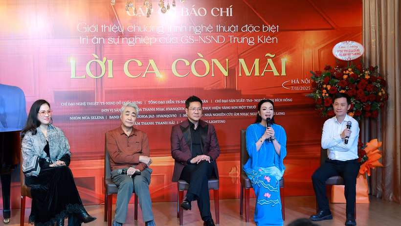 Các nghệ sĩ chia sẻ về chương trình nghệ thuật.