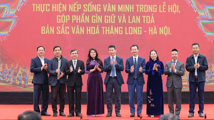 Lãnh đạo thành phố Hà Nội, Sở Văn hóa và Thể thao, đại diện các phường/xã tại lễ phát động. (Ảnh: BTC)