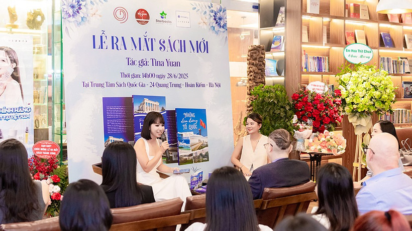 Buổi ra mắt sách của Tina Yuan.