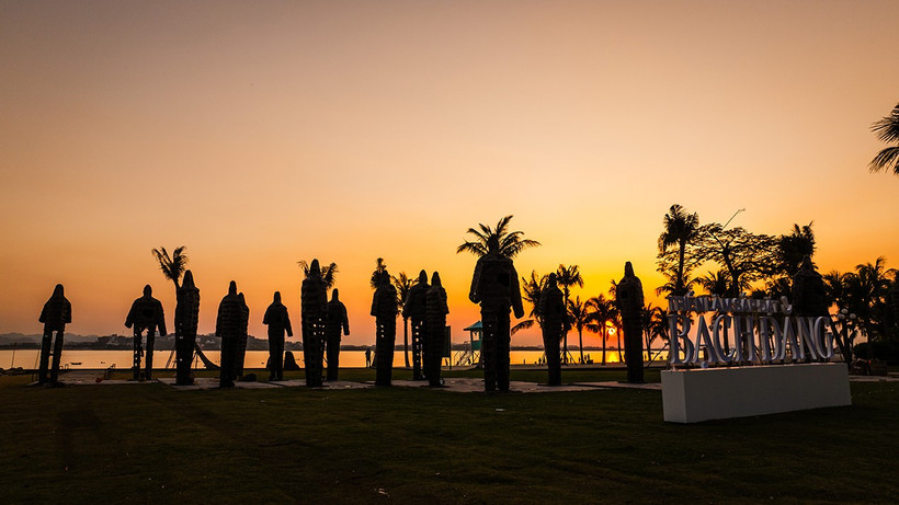 Triển lãm sắp đặt “Bạch Đằng” của nghệ sĩ Lê Hữu Hiếu tại Hạ Long. (Ảnh: NVCC)