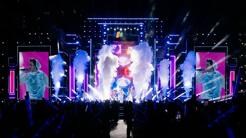 Nghệ sĩ Kay Trần trình diễn trong chương trình. (Ảnh: Ban tổ chức)