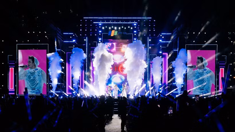 Nghệ sĩ Kay Trần trình diễn trong chương trình. (Ảnh: Ban tổ chức)