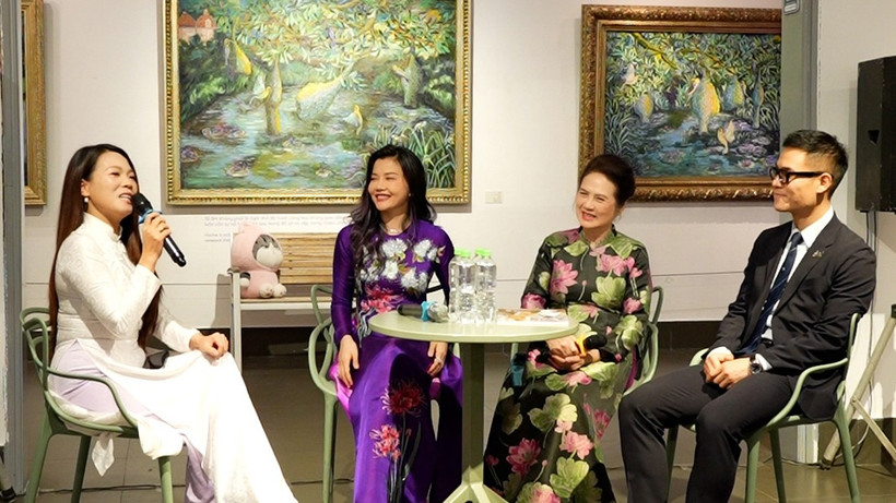 Các diễn giả tại buổi tọa đàm.