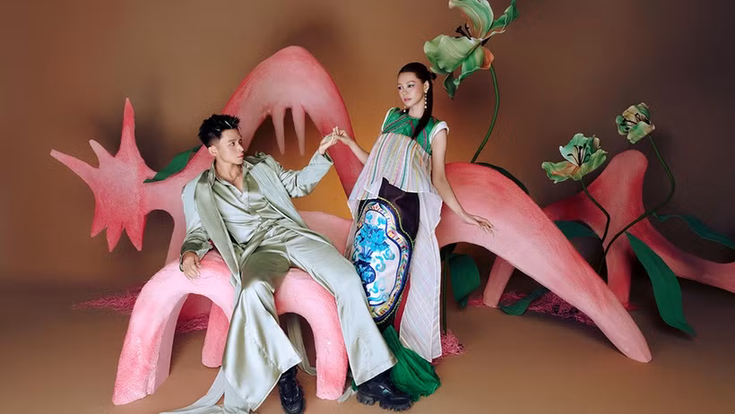 Jun Phạm và Bùi Lan Hương trong cảnh quay của MV "Nhẹ tựa khói sương".