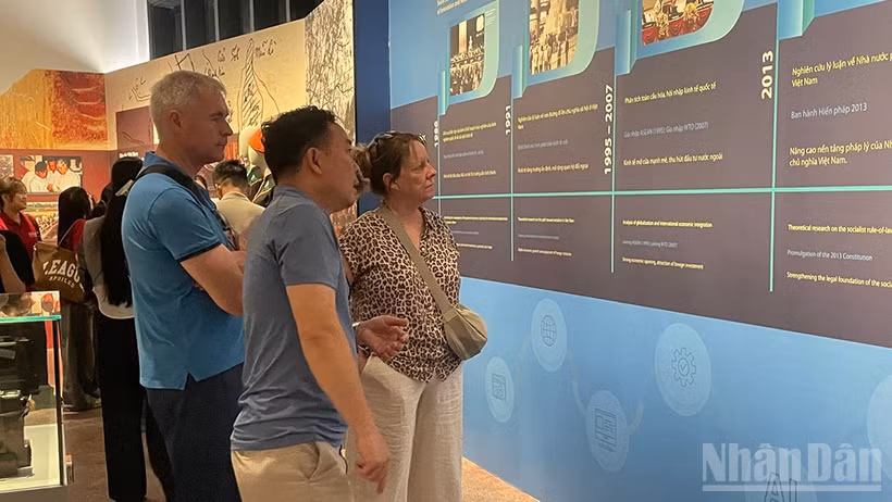 Khai mạc trưng bày chuyên đề “Không gian bảo tồn văn hóa và lan tỏa tri thức khoa học xã hội”.