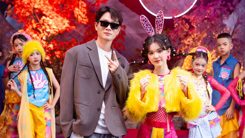 Nhạc sĩ Tuấn Cry và ca sĩ nhí Kim Cương trong MV mới.