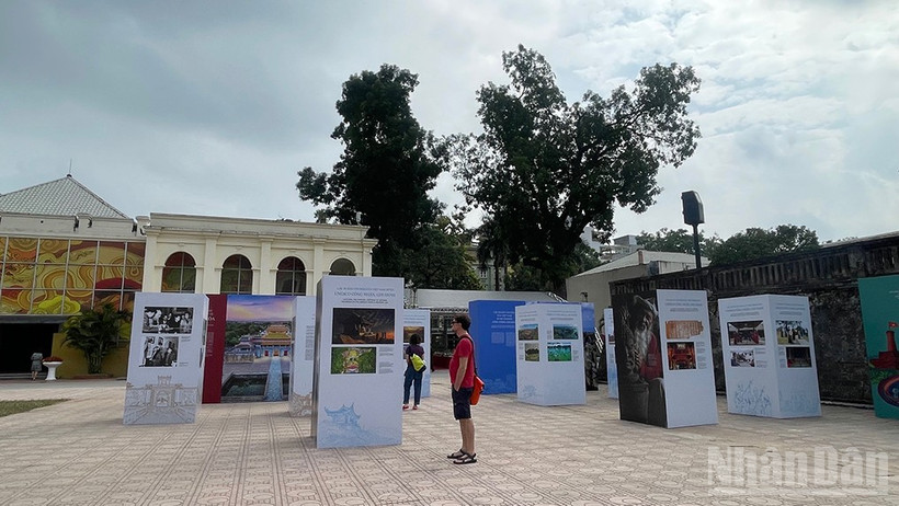 Trưng bày “Di sản văn hóa Việt Nam - Sức sống từ truyền thống đến hiện đại”.