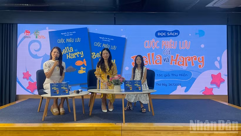 Tác giả Nguyễn Thị Thu Hiền và bé Lê Bảo Hân tại buổi trò chuyện về cuốn sách.