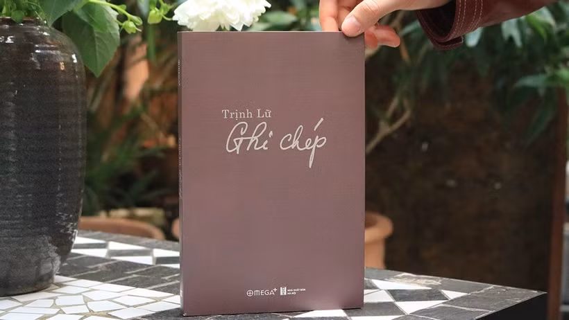 Cuốn "Ghi chép" của tác giả Trịnh Lữ. (Ảnh: Omega Plus Books)