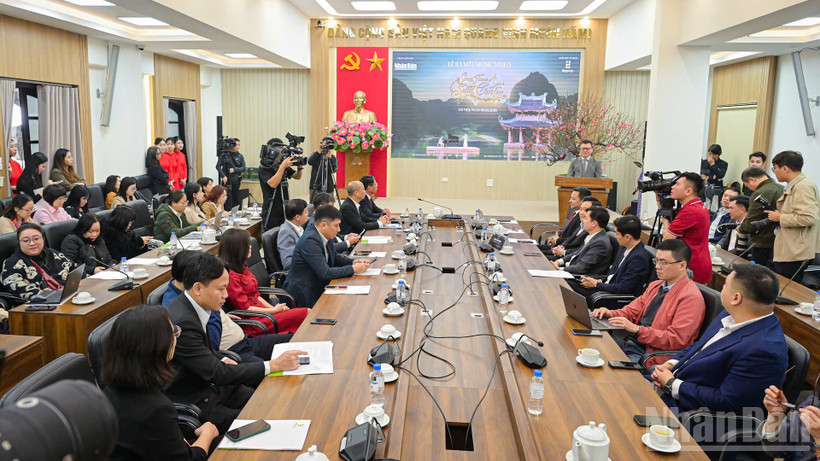 Lễ ra mắt MV &ldquo;Song From A Secret Garden &ndash; Secret Garden in Vietnam&rdquo;. (Ảnh: BẢO LONG)