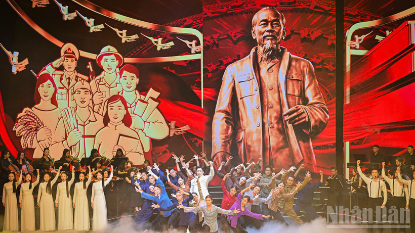 Một tiết mục biểu diễn trong chương trình nghệ thuật đặc biệt “Mãi mãi niềm tin theo Đảng”.