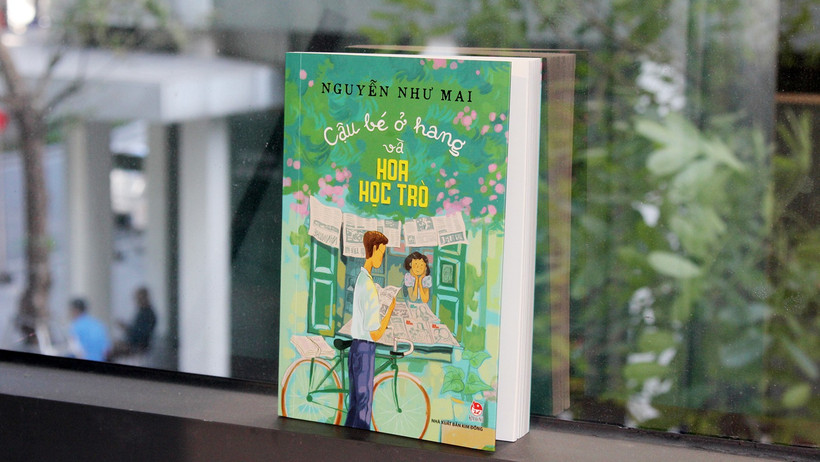 Cuốn hồi ký “Cậu bé ở hang và Hoa Học Trò” của nhà báo, nhà văn Nguyễn Như Mai. (Ảnh: Nhà xuất bản Kim Đồng)