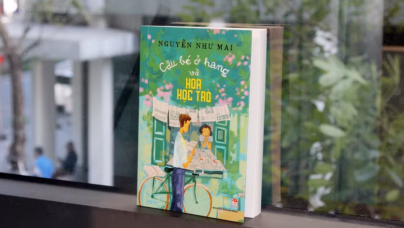 Cuốn hồi ký “Cậu bé ở hang và Hoa Học Trò” của nhà báo, nhà văn Nguyễn Như Mai. (Ảnh: Nhà xuất bản Kim Đồng)