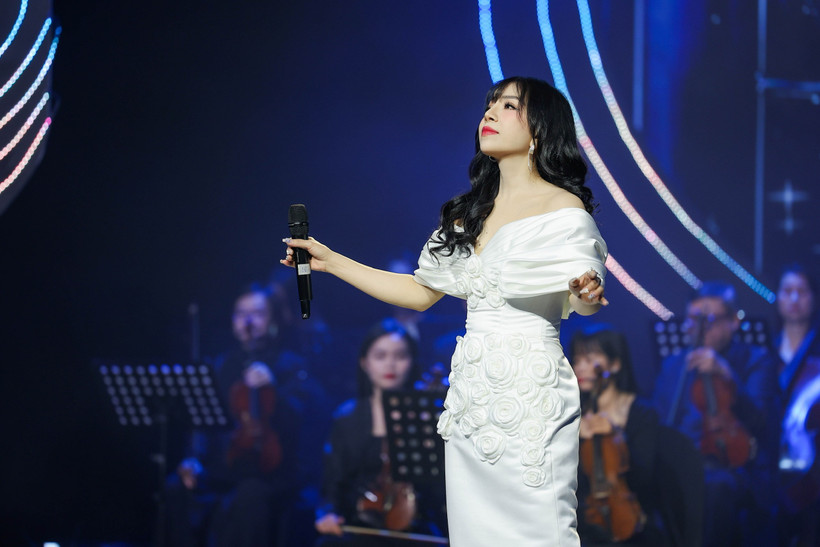 Ca sĩ Minh Chuyên.