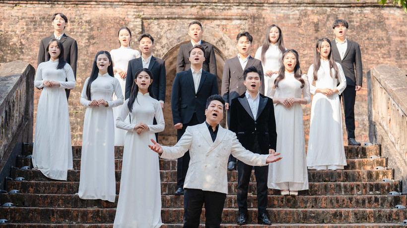 Các nghệ sĩ trong quá trình quay MV “Đất nước hôm nay”. (Ảnh: NVCC)