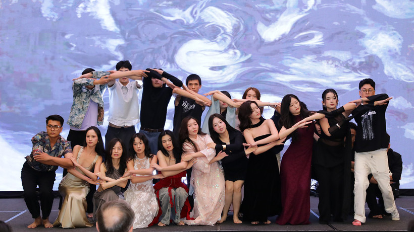 Tiết mục gây ấn tượng tại lễ bế mạc chương trình Vườn ươm của DANAFF.