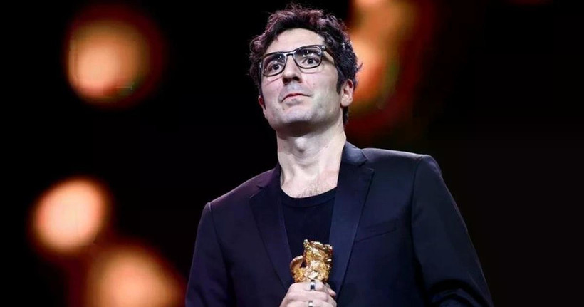 Đạo diễn İlker Çatak của phim “Gelbe Briefe”. (Ảnh: faz)