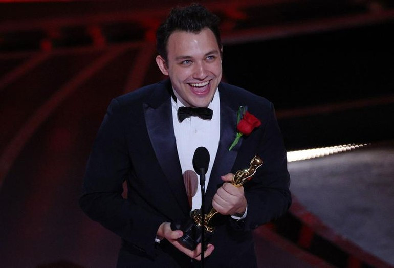 Nhà làm phim người Canada Ben Proudfoot nhận giải Oscar Phim tài liệu ngắn hay nhất năm 2022 cho The Queen of Basketball. 