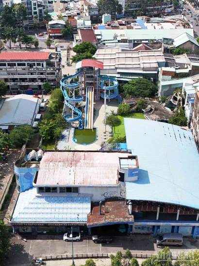 Công viên nước Đại Thế Giới được khai thác vào năm 1999, có diện tích khoảng 4.000m², từng được xem là một trong những điểm vui chơi dưới nước hiện đại bậc nhất Thành phố Hồ Chí Minh thời bấy giờ.