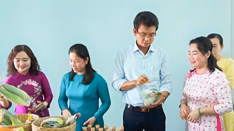 Các sản phẩm nông nghiệp truyền thống của xã Vĩnh Mỹ đạt tiêu chuẩn OCOP. 