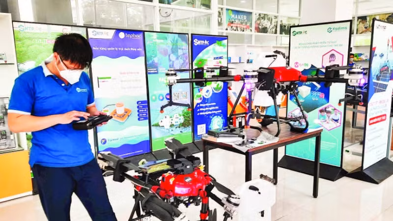 Trưng bày các sản phẩm công nghệ cao tại Vườn ươm Doanh nghiệp Công nghệ cao, Khu Công nghệ cao Thành phố Hồ Chí Minh.