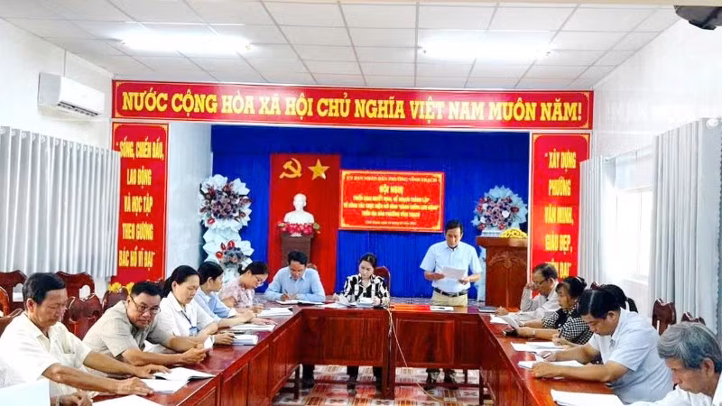 Ủy ban nhân dân phường Vĩnh Trạch triển khai mô hình “Hành chính lưu động” đến tận các khóm.