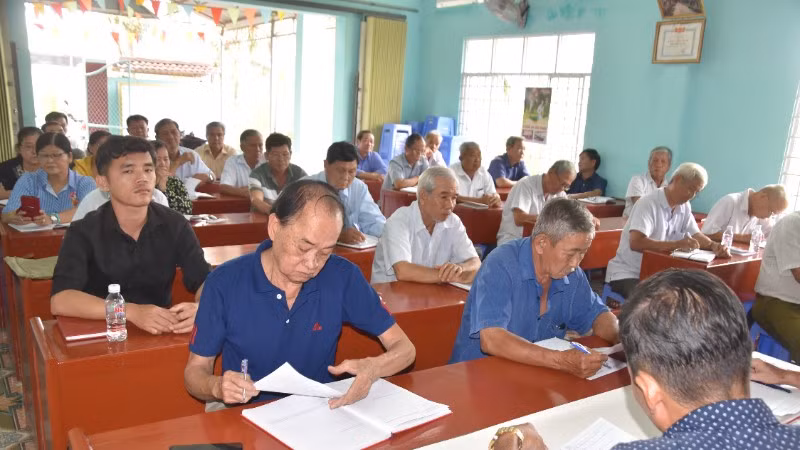 Một buổi sinh hoạt chi bộ ở khu phố Mỹ Thạnh, phường Mỹ Phong, tỉnh Đồng Tháp.