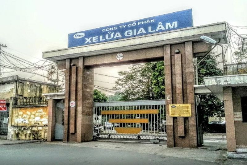 Nhà máy Xe lửa Gia Lâm (quận Long Biên, Hà Nội) là một trong chín cơ sở sản xuất trong nội đô phải di dời trong 5 năm tới để xây dựng các công trình công cộng của thành phố.