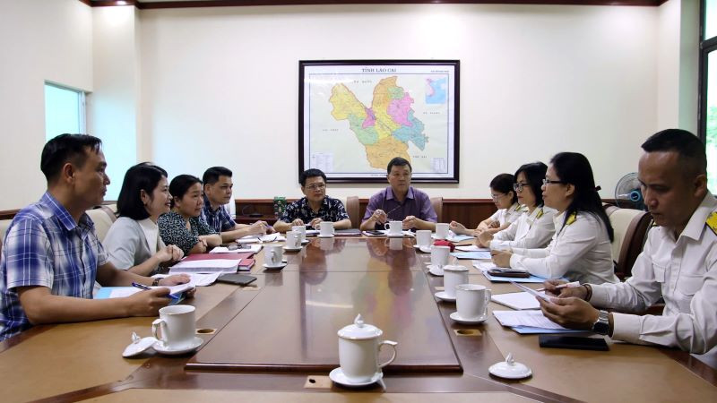 Đoàn công tác của Tổng cục Thuế trực tiếp trao đổi và giải đáp những vướng mắc của Cục Thuế tỉnh Lào Cai trong quá trình triển khai hỗ trợ người nộp thuế tại địa phương.