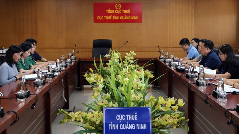 Đoàn công tác Tổng cục Thuế trao đổi với Cục Thuế tỉnh Quảng Ninh về những điểm cần lưu ý trong công tác hỗ trợ về chính sách thuế cho các tổ chức, cá nhân và doanh nghiệp tại địa phương bị thiệt hại do bão số 3