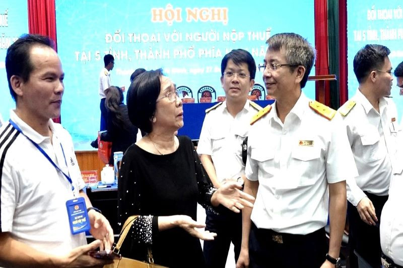Tổng cục trưởng Mai Xuân Thành trao đổi với DN tại TP. Hồ Chí Minh bên lề hội nghị đối thoại