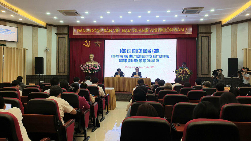 Quang cảnh buổi làm việc.