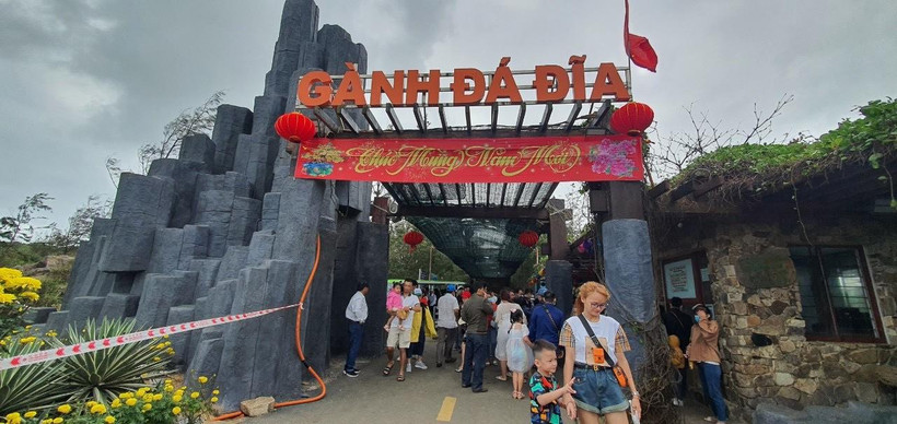 Di tích quốc gia đặc biệt Gành Đá Đĩa được đầu tu sửa các hạng mục chào đón hàng vạn lượt khách trong dịp Tết Quý Mão 2023.