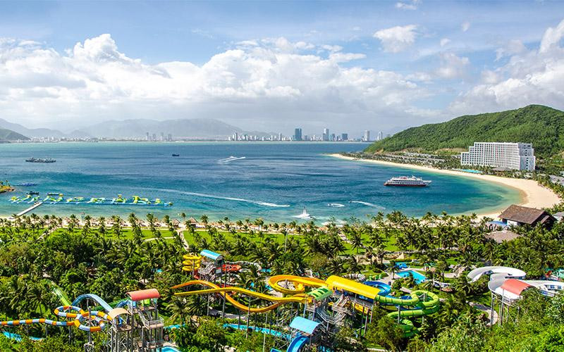 Từ Khu du lịch Vinpearl Nha Trang nhìn về thành phố Nha Trang.