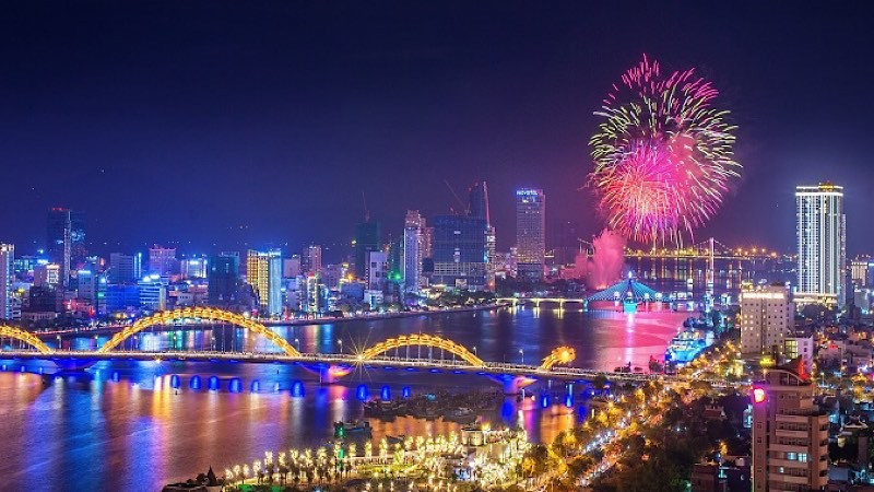 Sông Hàn rực rỡ trong pháo hoa trong kỳ DIFF 2019. (Ảnh: Kim Liên)