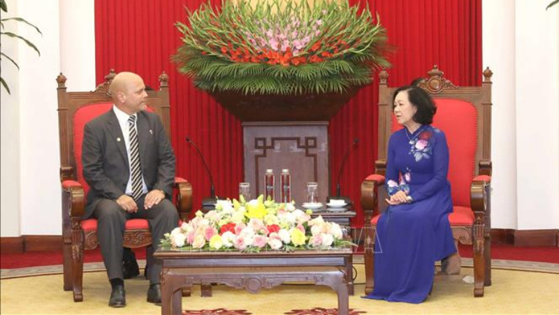 Thường trực Ban Bí thư Trương Thị Mai tiếp đồng chí Gerardo Hernandez Nordelo, Chủ tịch Uỷ ban Bảo vệ Cách mạng Cuba. (Ảnh: TTXVN)