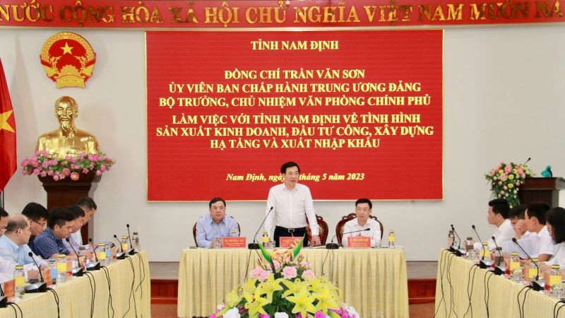 Bộ trưởng, Chủ nhiệm Văn phòng Chính phủ Trần Văn Sơn phát biểu ý kiến tại buổi làm việc với lãnh đạo chủ chốt tỉnh Nam Định.