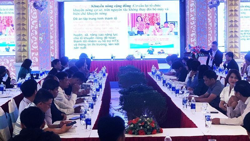 Quang cảnh diễn đàn “Khuyến nông cộng đồng trong xây dựng vùng nguyên liệu cà-phê bền vững ở Tây Nguyên”. 