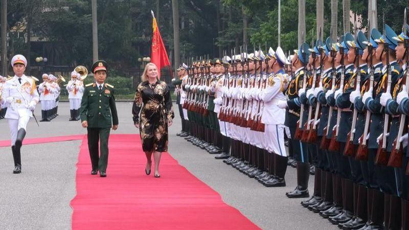 Bộ trưởng Quốc phòng Phan Văn Giang chủ trì lễ đón Bộ trưởng Quốc phòng Cộng hòa Czech Jana Cernochova.