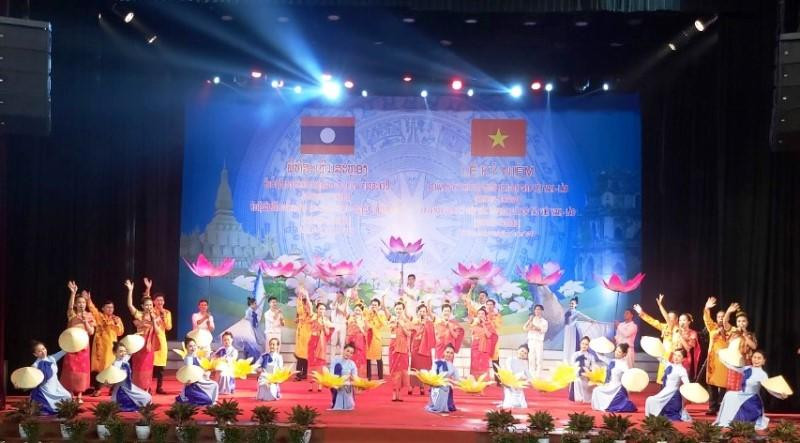 Lễ kỷ niệm 60 năm Ngày thiết lập quan hệ ngoại giao Việt Nam-Lào được tỉnh Hà Tĩnh tổ chức trang trọng, ấm tình đoàn kết.